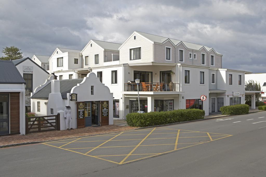 Marine Square Luxury Suites Hermanus Esterno foto