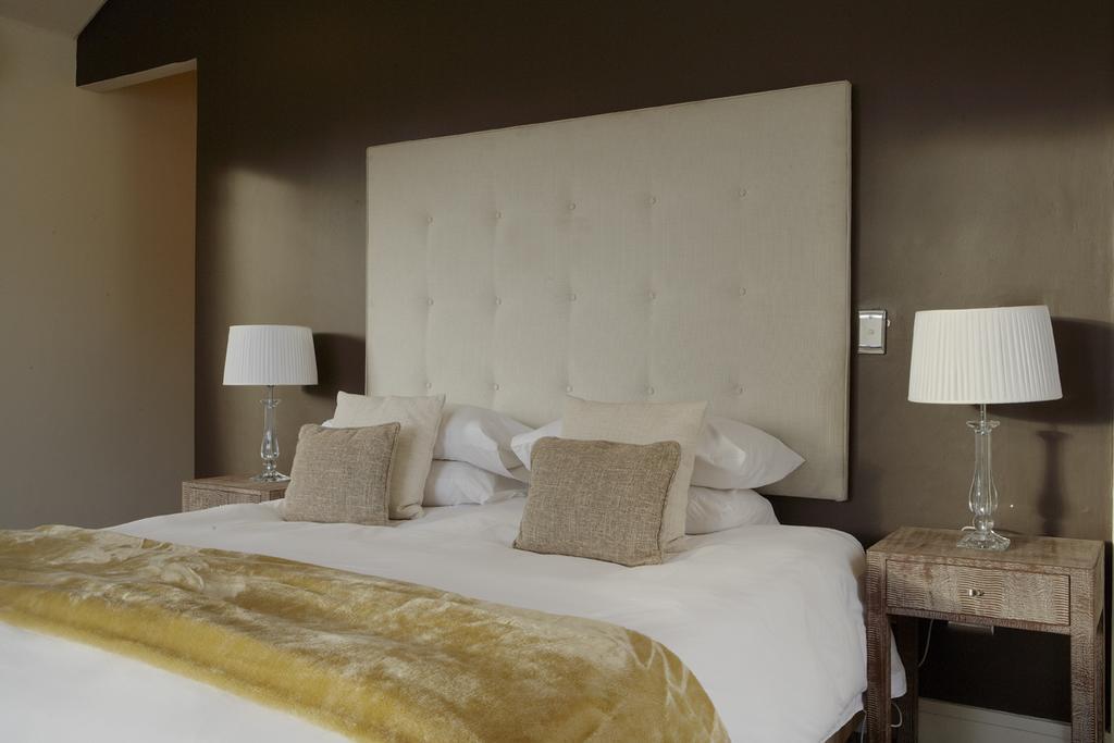 Marine Square Luxury Suites Hermanus Esterno foto