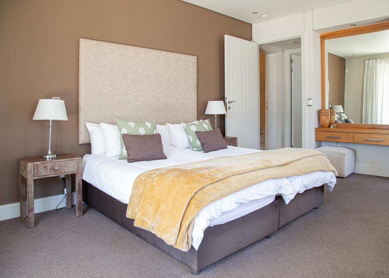 Marine Square Luxury Suites Hermanus Esterno foto