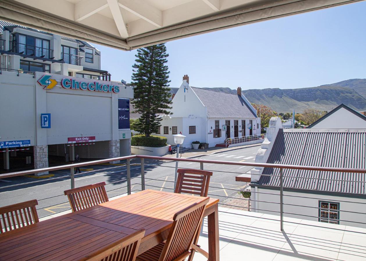 Marine Square Luxury Suites Hermanus Esterno foto