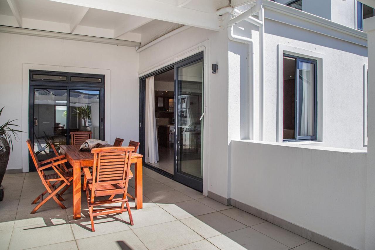 Marine Square Luxury Suites Hermanus Esterno foto