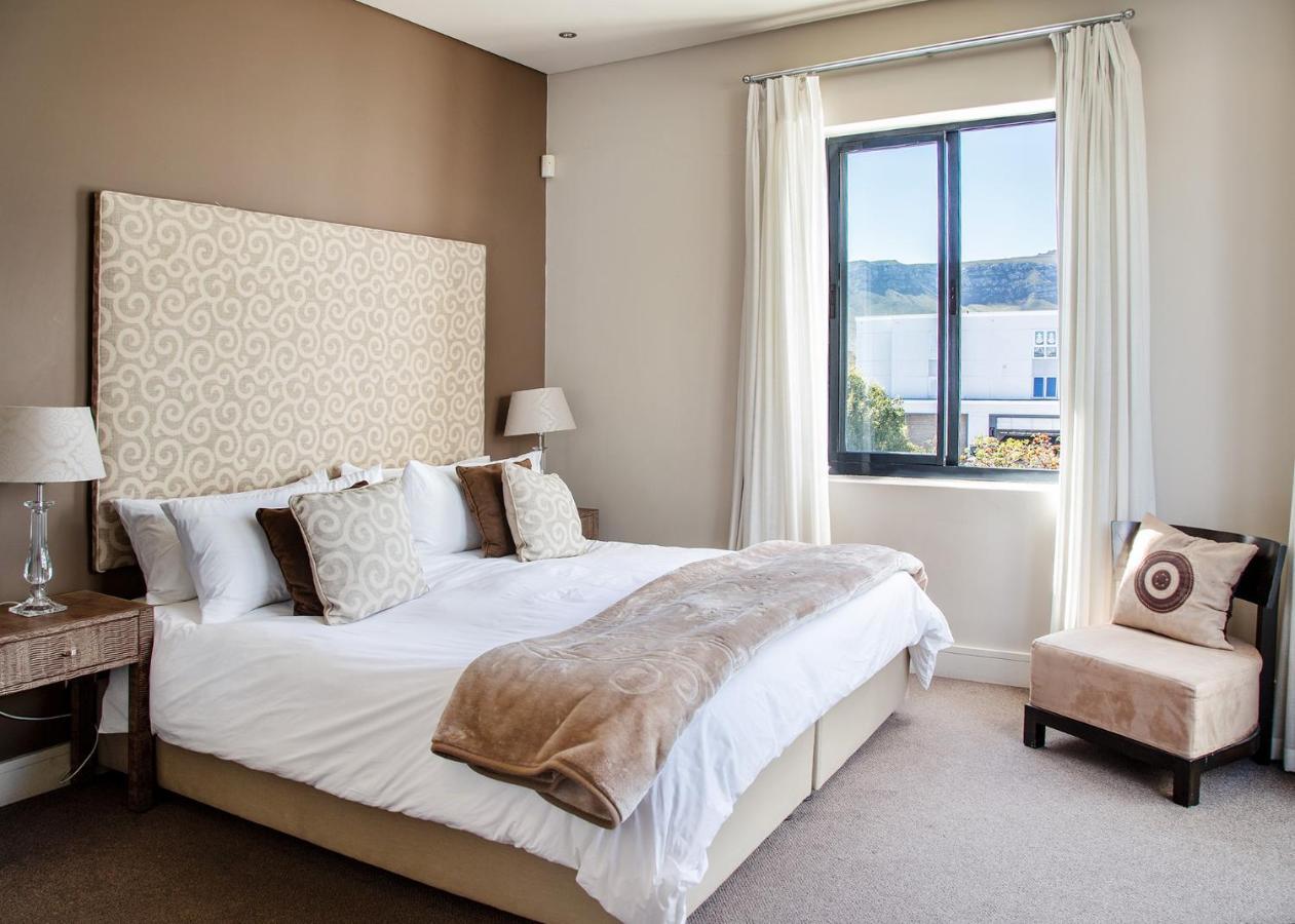 Marine Square Luxury Suites Hermanus Esterno foto