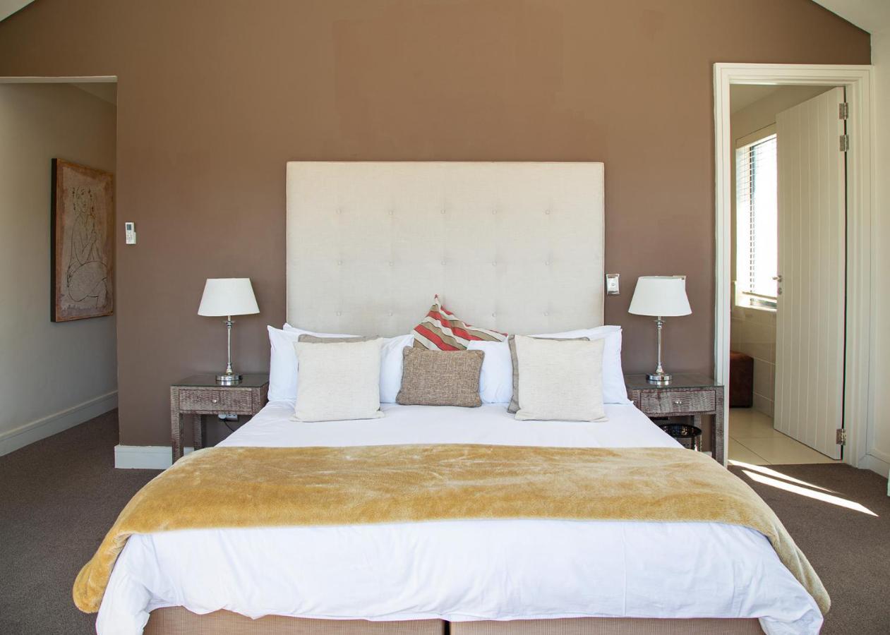 Marine Square Luxury Suites Hermanus Esterno foto